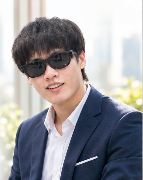 韓語深讀所品牌主理人 Hank 西裝形象照